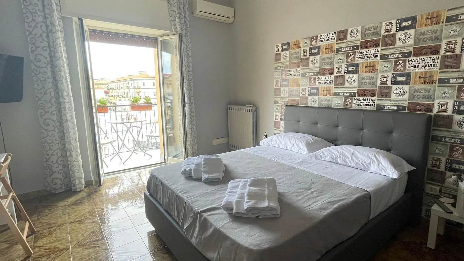 Lory'S House Naples Apartment Italy